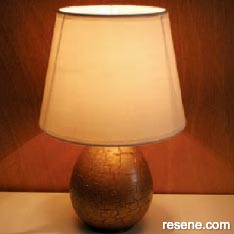 Crackle effect on lamp base