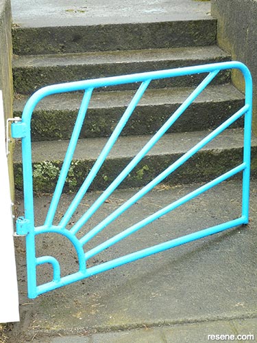 How to paint a metal gate
